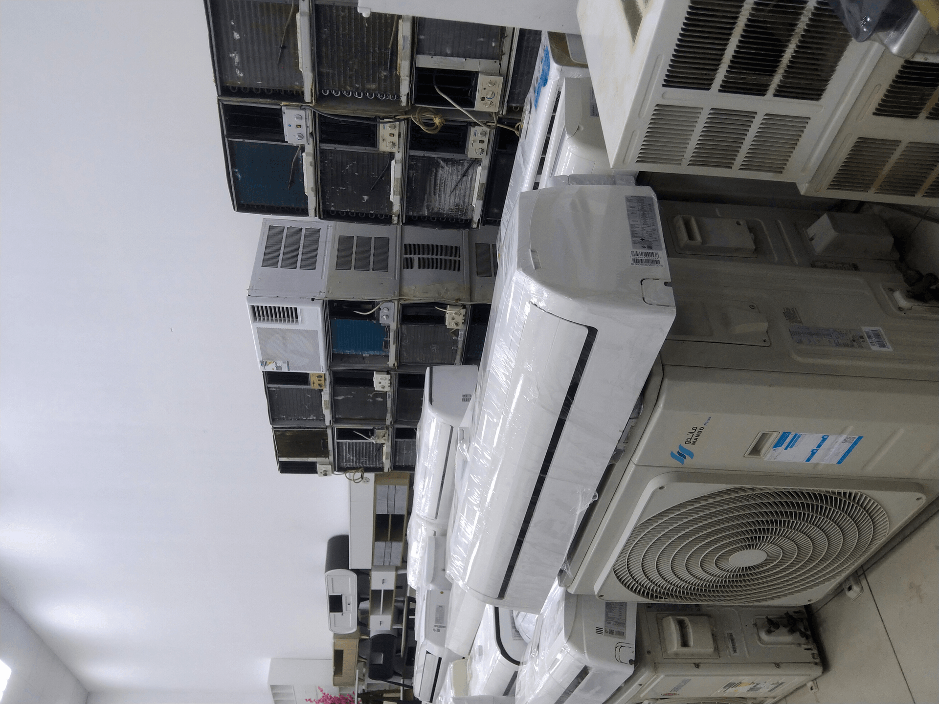 أثاث ومكيفات وسكراب