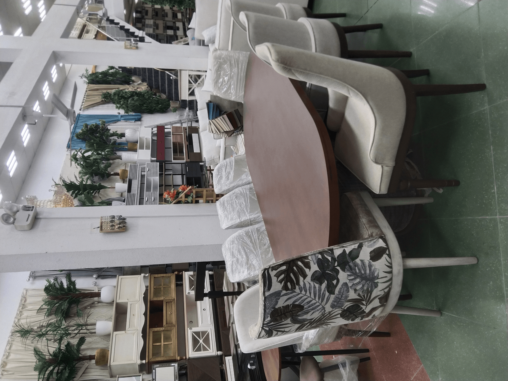 أثاث ومكيفات وسكراب